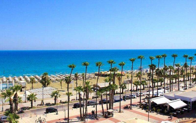 cypr plaże najpiękniejsze plaże na cyprze plaża finikoudes